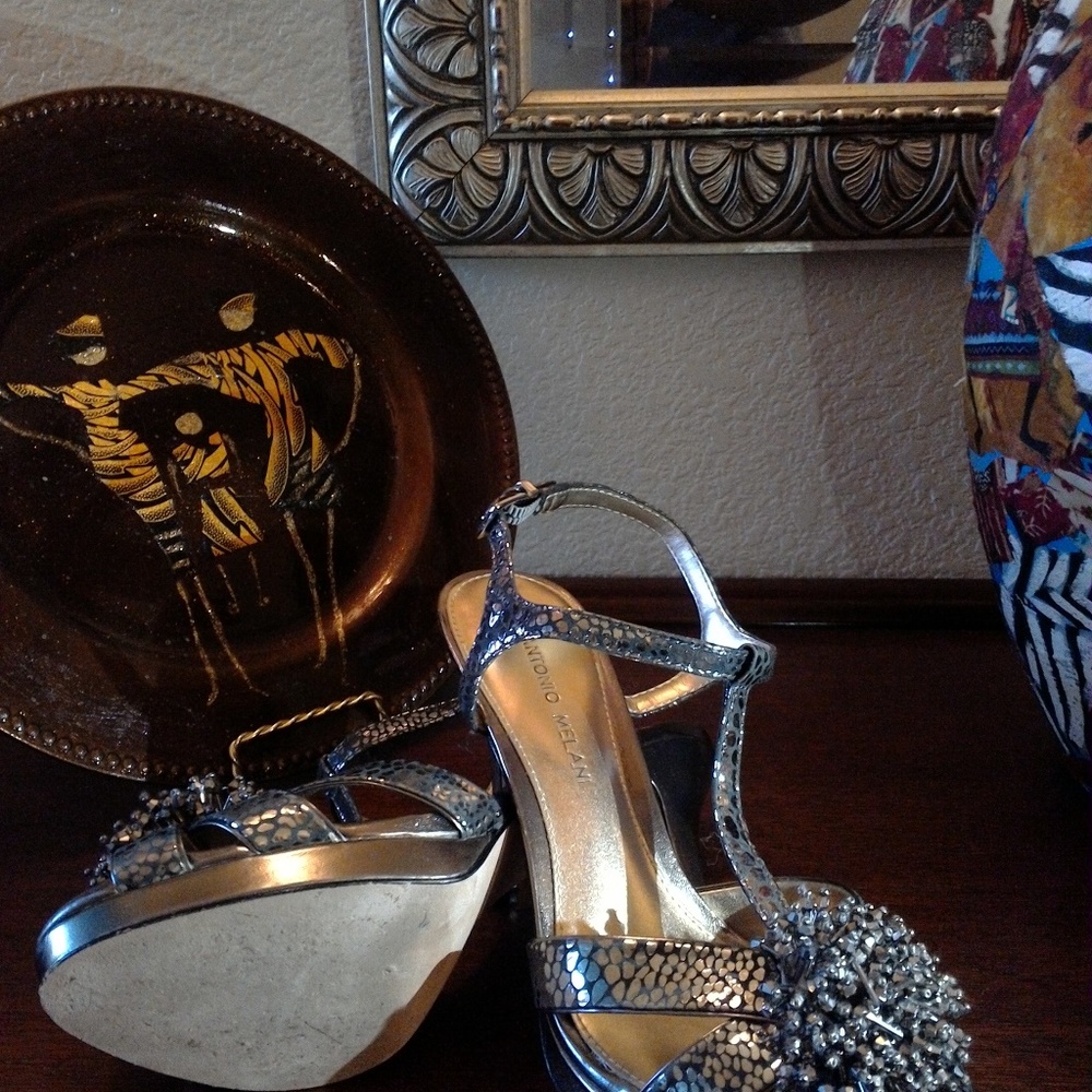 ANTONIO MELANI GOLD HEELS - Picture 5 of 6